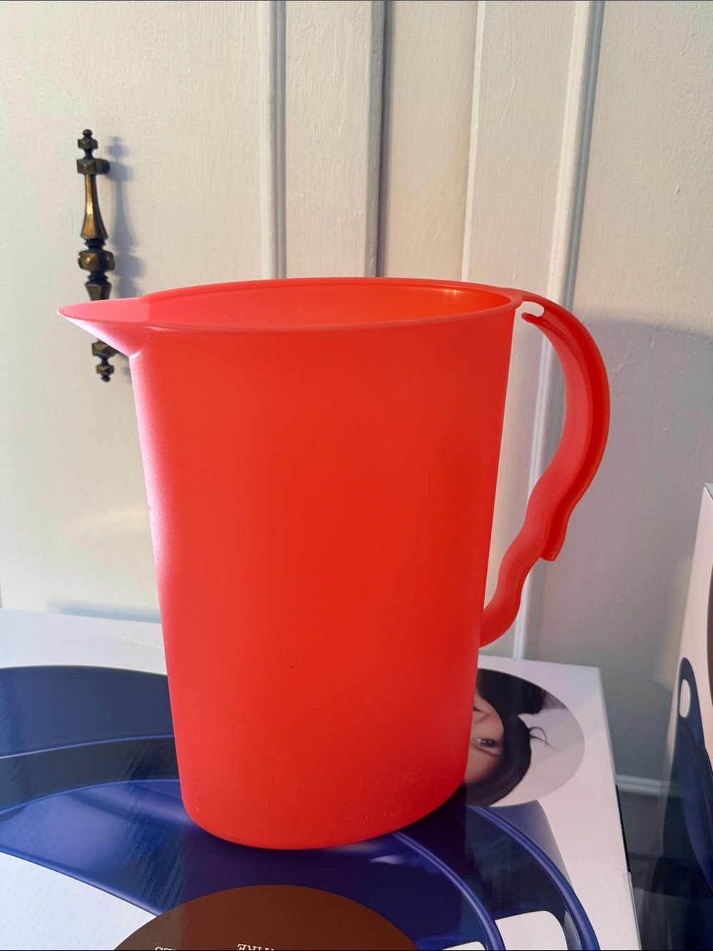 TUPPERWARE 2.1 L 8 3/4 Cups Plastic Pitcher Like New